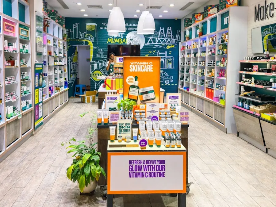 日化洗护用品货架场景